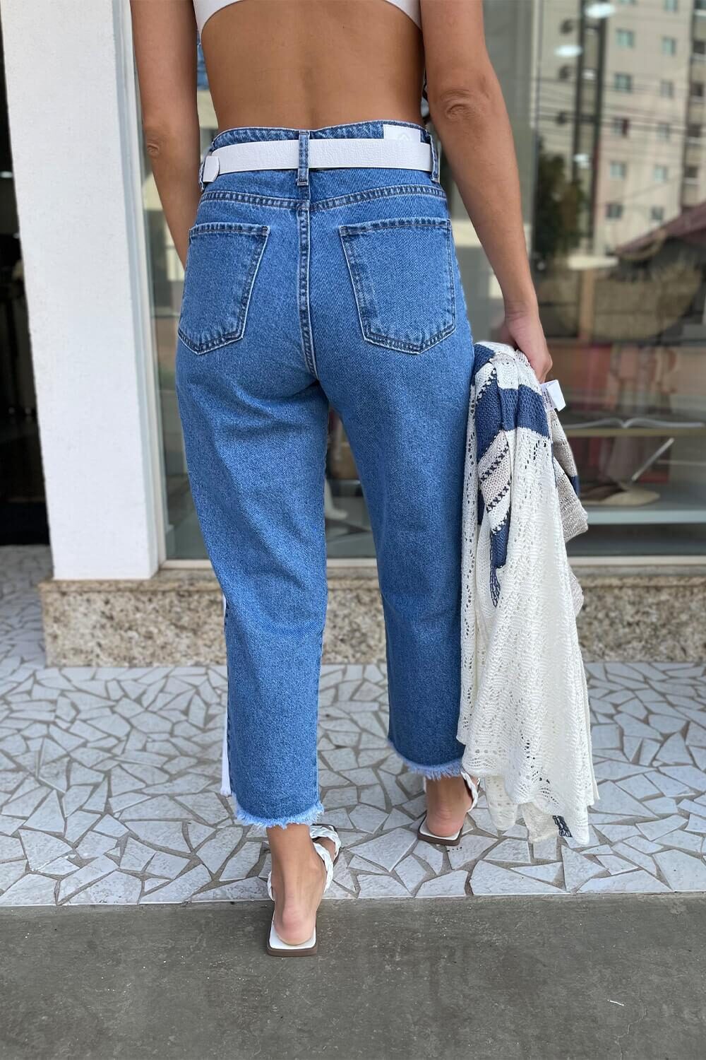 Calça Jeans Bicolor Pantacourt Faixa Lateral - Image 3