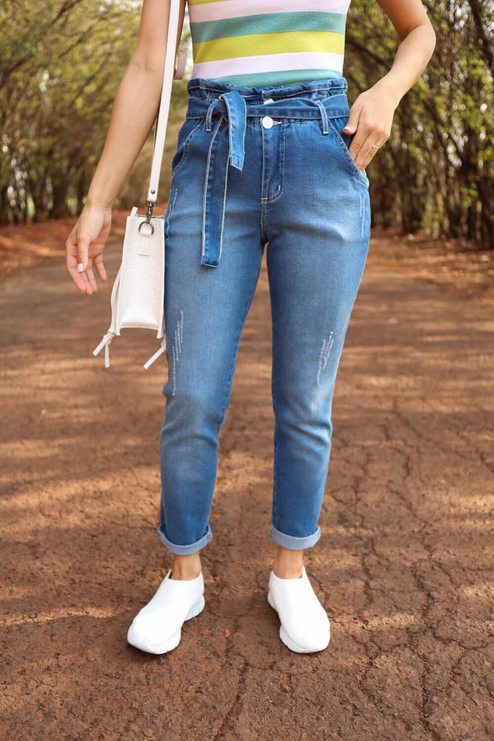 Calça Jeans Clochard Com Puídos