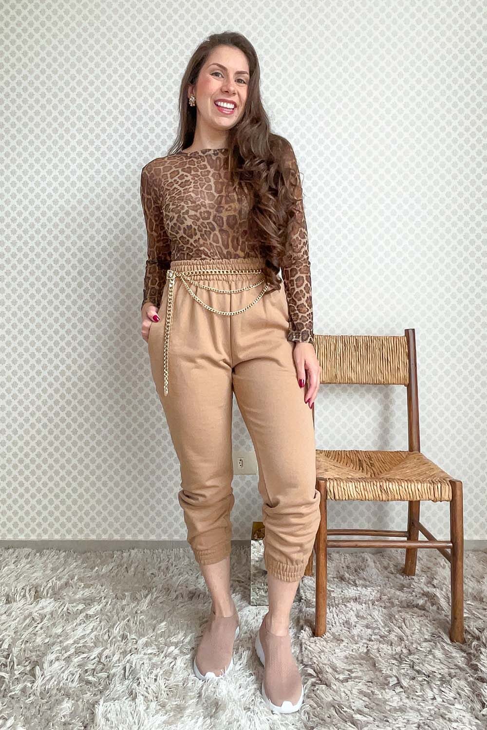 Blusa Tule Estampa Animal Print Onça Camel e calça moletom