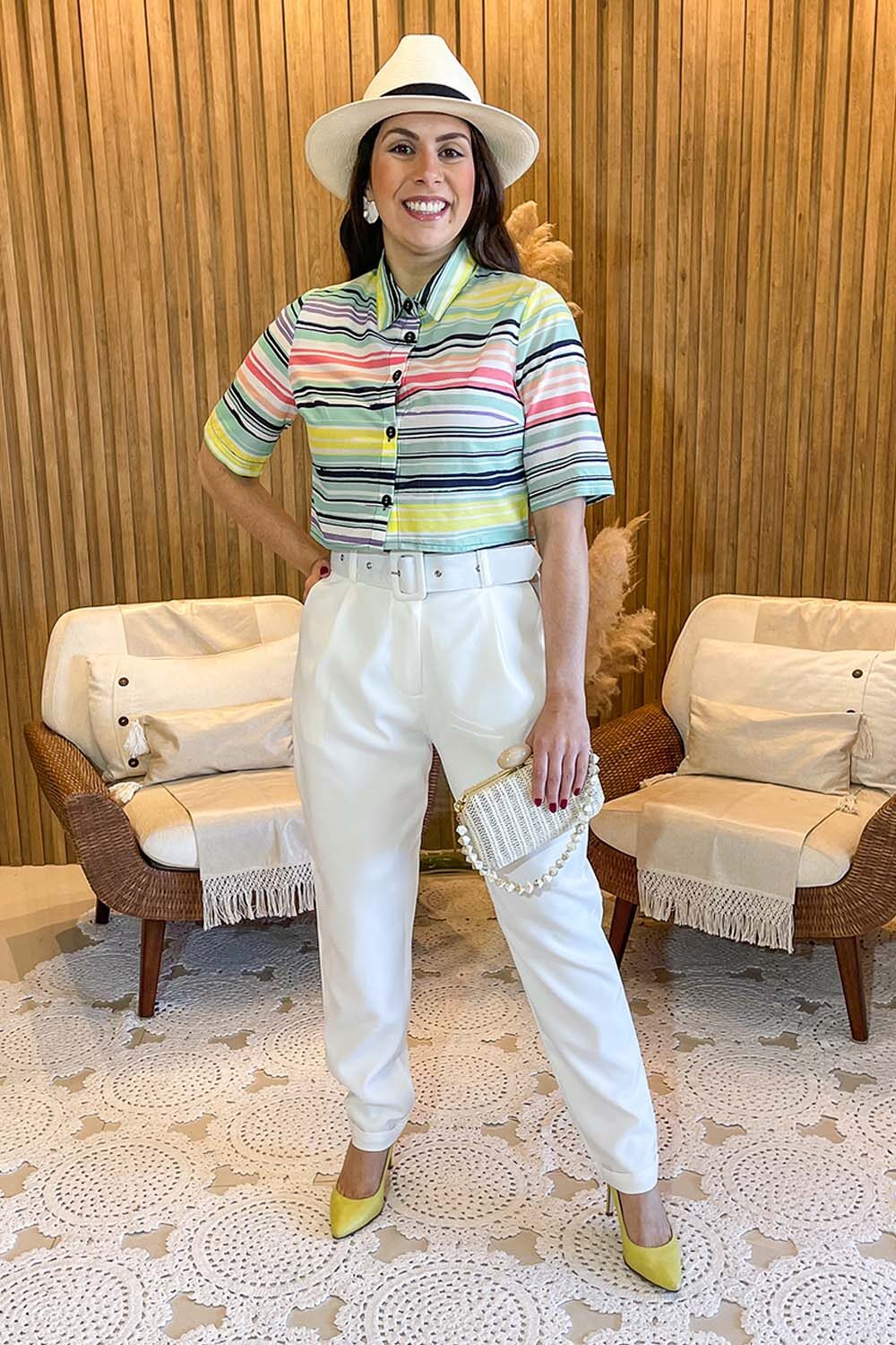 Calça Carol Camila Alfaiataria Em Crepe Com Prega Cor Off White.